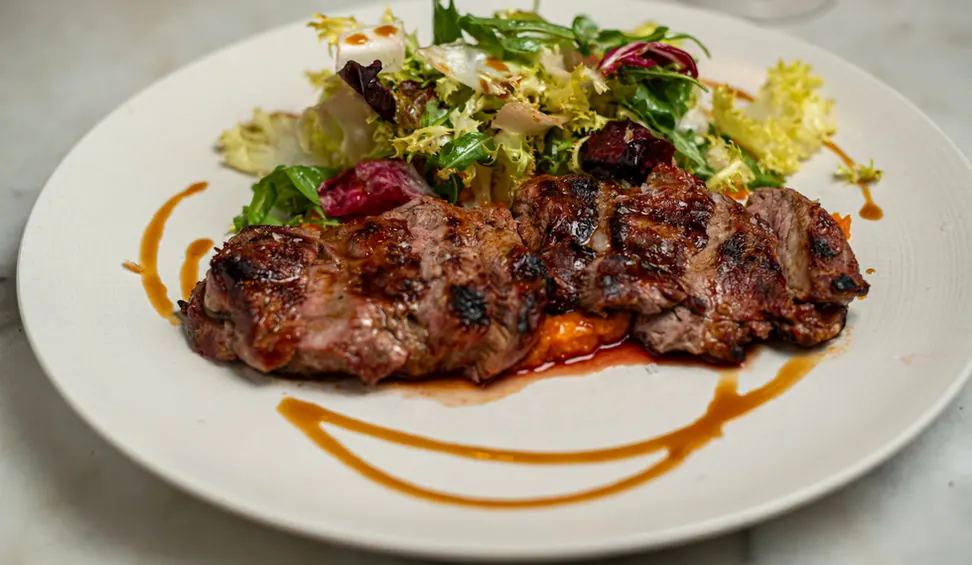 Chargrilled meat with its juices